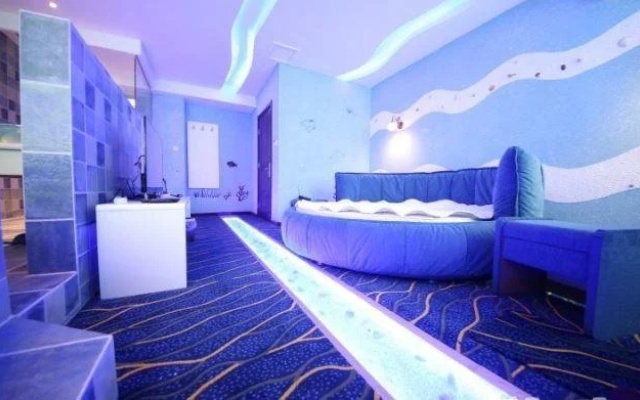 Waltz Hotel