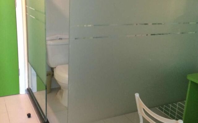 Haiyou Hotel (Xi'an Taibai South Road Metro Station)