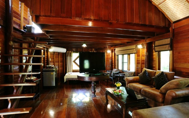 Kaengkrachan Boathouse Paradise Resort