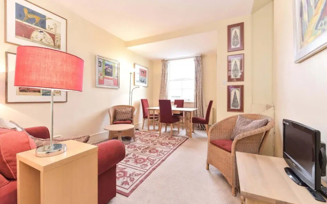 Smart 2 bedroom flat near Pimlico Tube