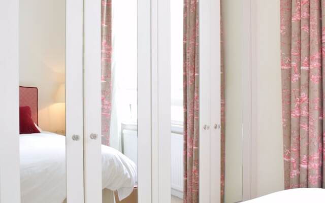 Bright 1 Bedroom Flat in Brook Green
