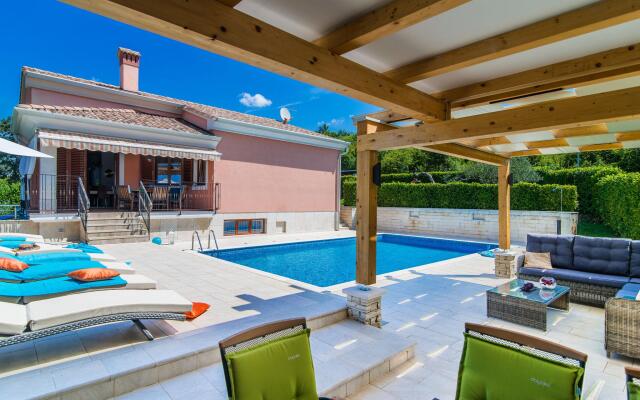 Modern Villa in Rovinj with Private Swimming Pool