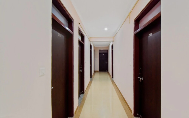 OYO Flagship 80569 Hotel Rishabh Inn