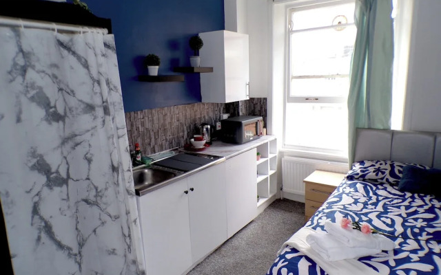 Santoriniapartmentwestkensingtonsleeps3-ensuite-ac