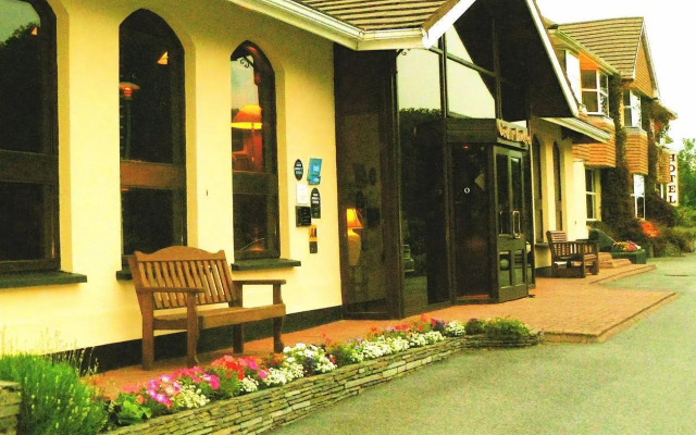 The Cedar Lodge Hotel and Restaurant