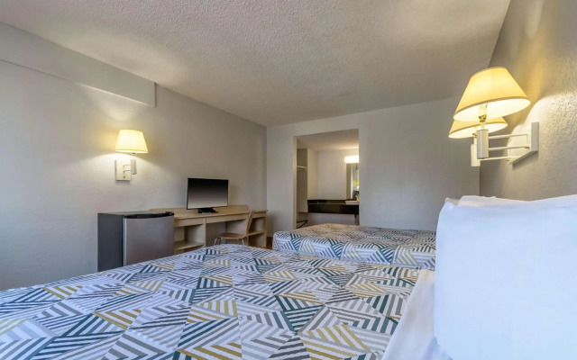 Quality Inn & Suites Oceanside near Camp Pendleton