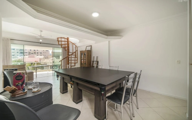 896 - Cobertura com piscina e vista mar