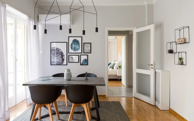 UPSTREET Acropolis Core Bright Modern Apt