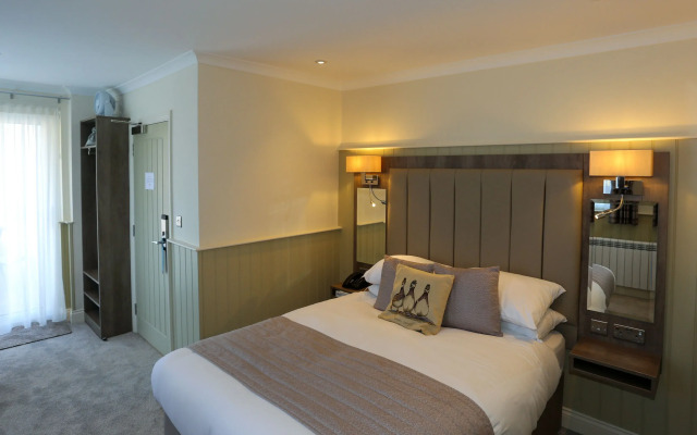 Duck Bay Hotel