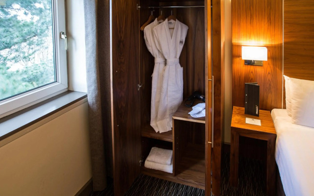 Mondo Hotel
