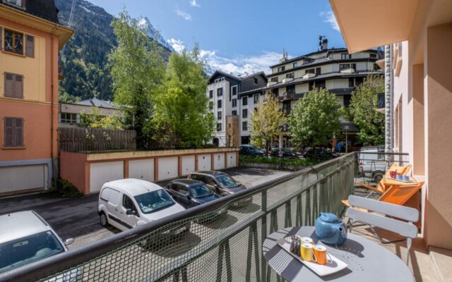 Cosy 40m With Balcony In The Heart Of Chamonix