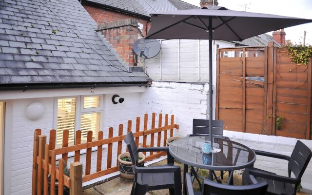 Select Serviced Accommodation - Canal Walk