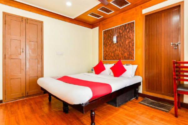 OYO 28400 Relax In Kerala Pamba 3bhk Sharing Houseboat