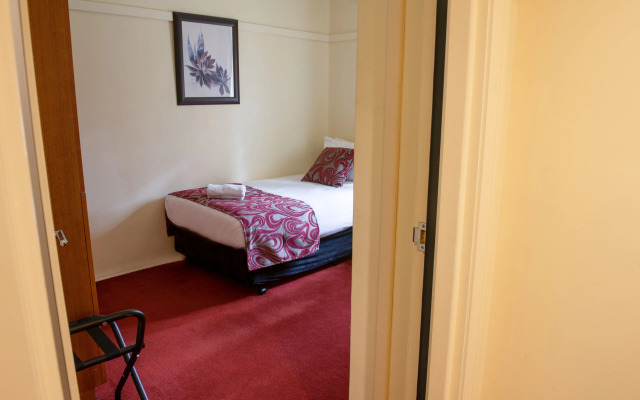 Linaker Art Deco Motel