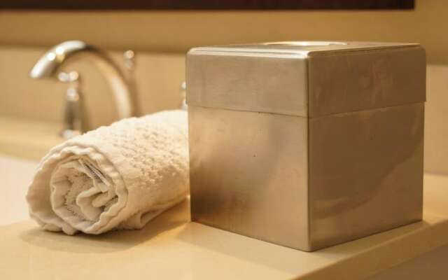 Iconic poolview Waterfront 2bd