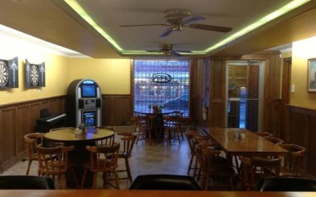 Loyalist Inn & Suites