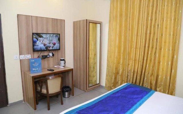 OYO Rooms Paras down Town Mall