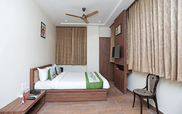 OYO 10131 Hotel Raj