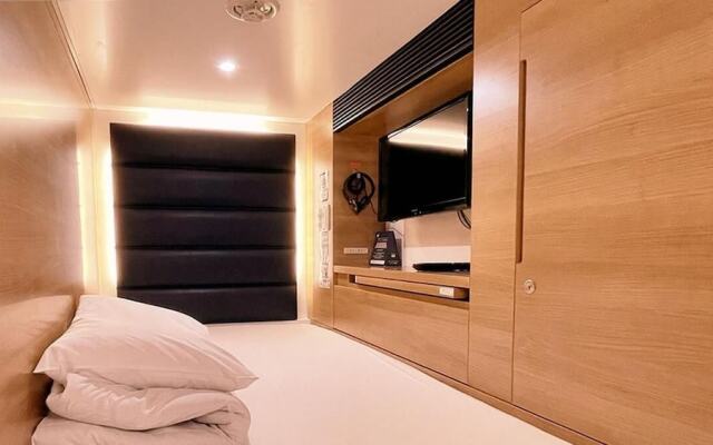 Hotel & Spa TOPOS Sendai Station - Caters to Men