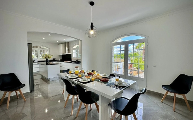 Quarteira Premium Villa by Homing