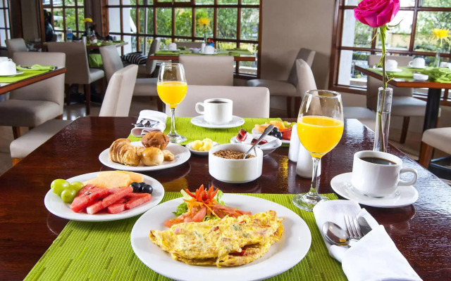 Reina Isabel Hotel & Suites