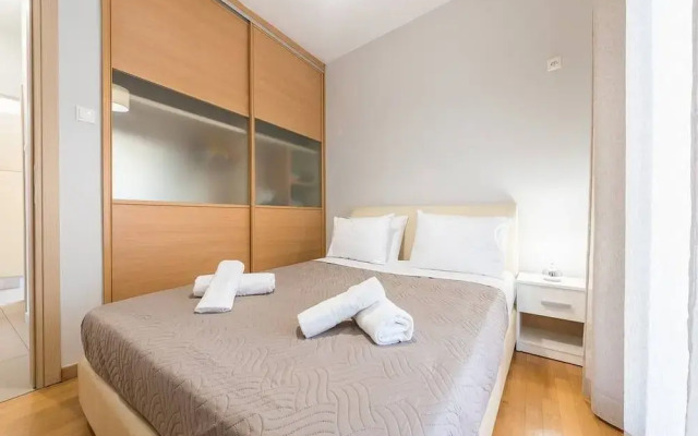 Central Flat with Cosy Sunny Terrace