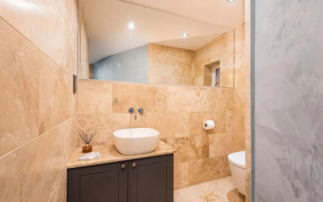 Independence Olive- 1 Bedroom - Square SEA View