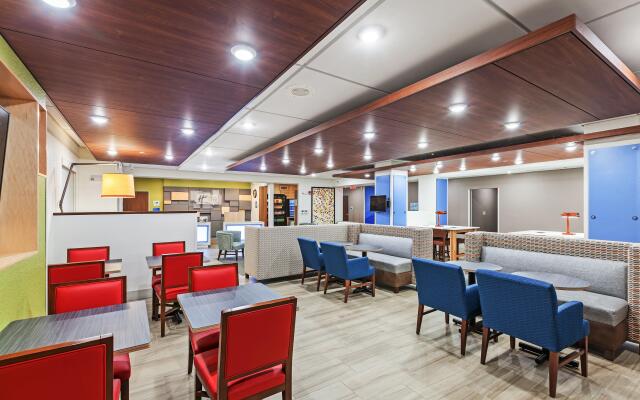 Holiday Inn Express Hotel & Suites Dallas Lewisville by IHG