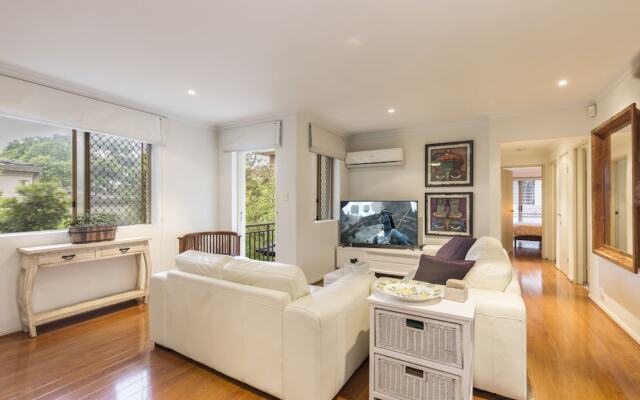 Coogee Beach With AC Close To Beach And City