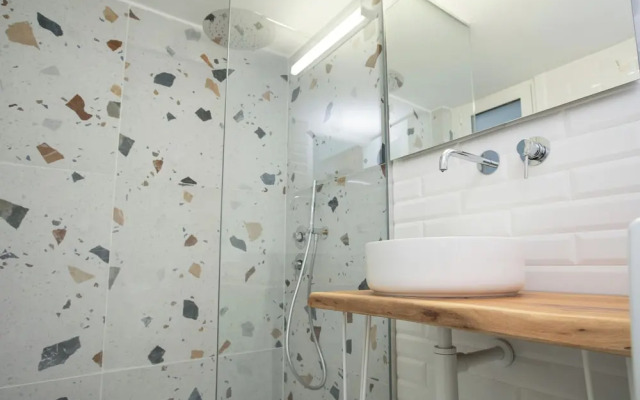 Ruby's Urban Residence Koukaki