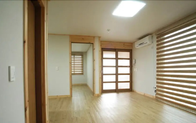 Gotjawal Geomun Oreum Pension