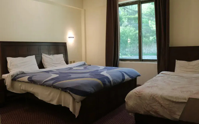 Hotel Hunza White House