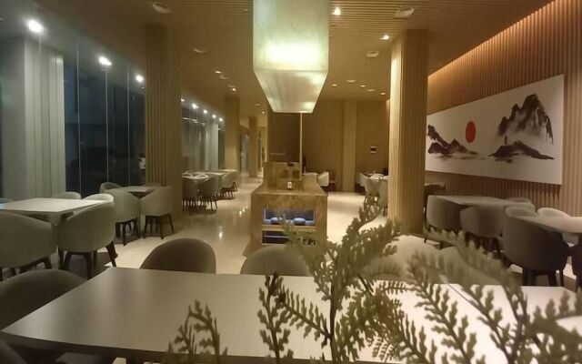Louis Kienne Cikarang Hotel & Service Apartment