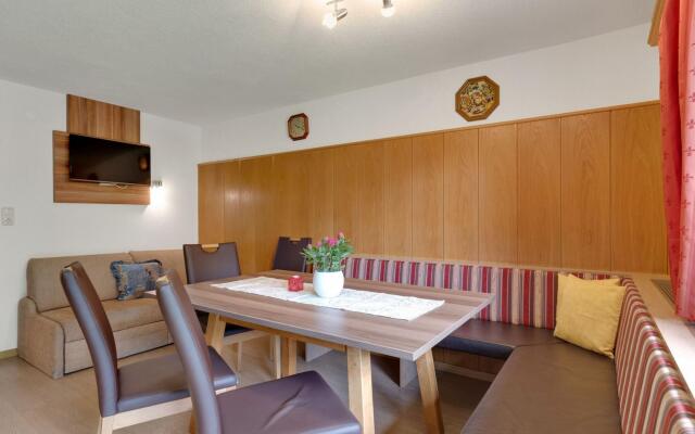 Spacious Apartment in Kappl