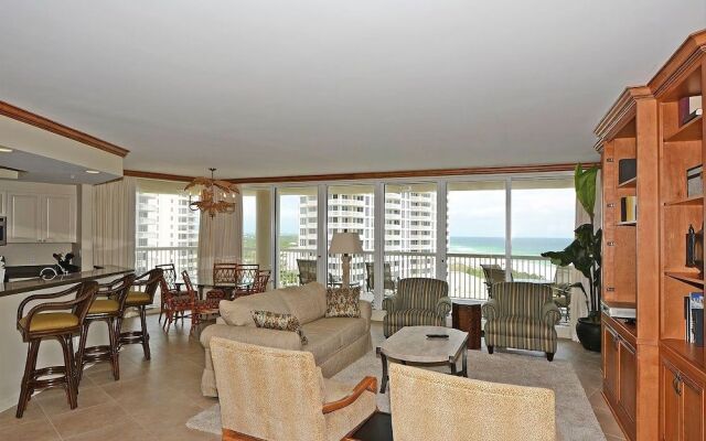 The Gem - 3 Br condo by RedAwning