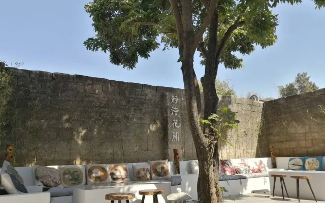 Serenity Courtyard Hotel