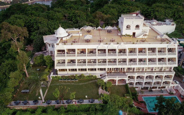 Hotel Hilltop Palace
