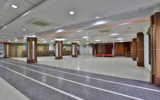 OYO 46776 Radhesh Banquet Hall And Rooms