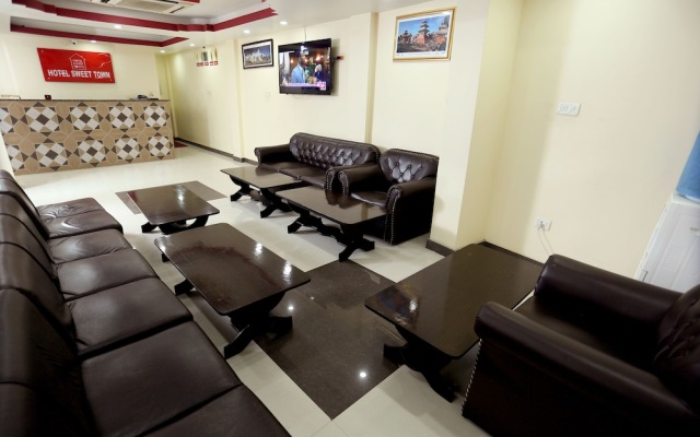 OYO 156 Hotel Sweet Town