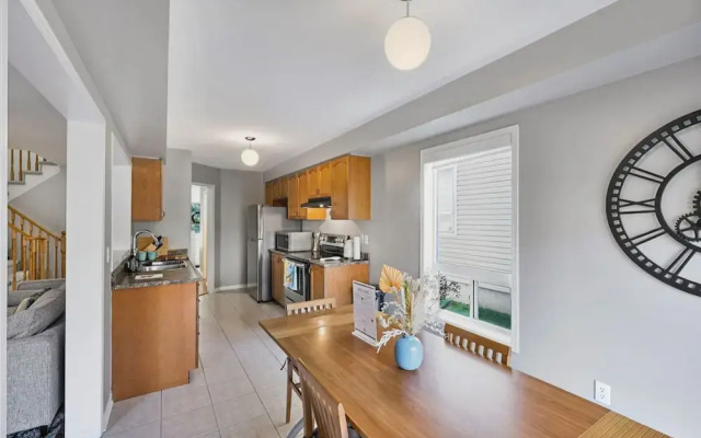 Spacious Whitby Haven 3BR Home Parking