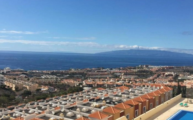 Enjoy Sunsets at Fully Equipped 2BR Oceanside View