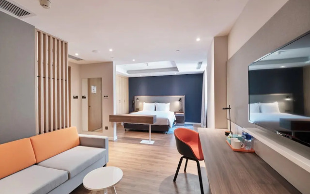 Holiday Inn Express Shanghai Hongqiao North, an IHG Hotel