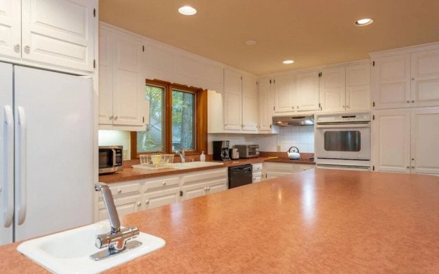 Book Spring Summer Luxury House at Wintergreen