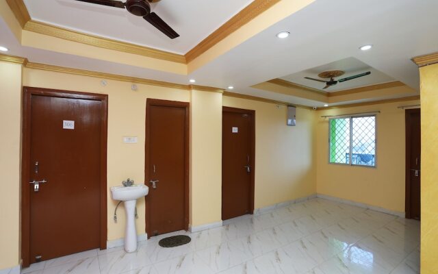 Oyo 23463 Ar Square