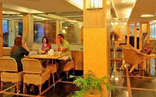 Lotus8 A'part Hotels Kochi Airport