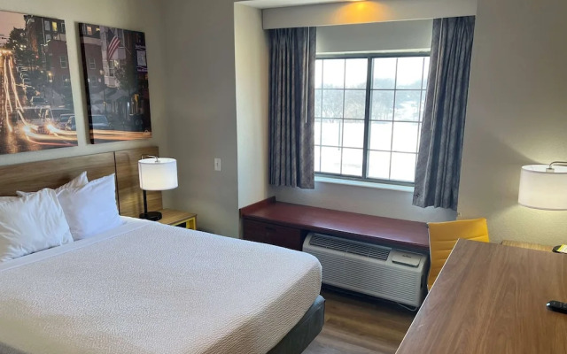 Days Inn - Near Kansas Speedway