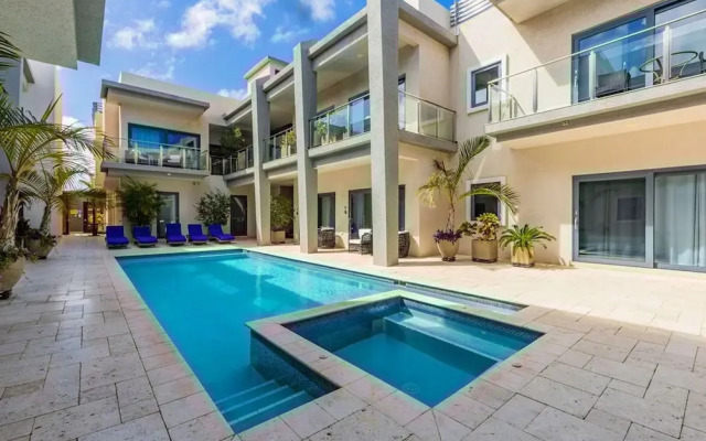 Waykiri Modern Condo 3 Bed 2 Bath Walk to Marriott