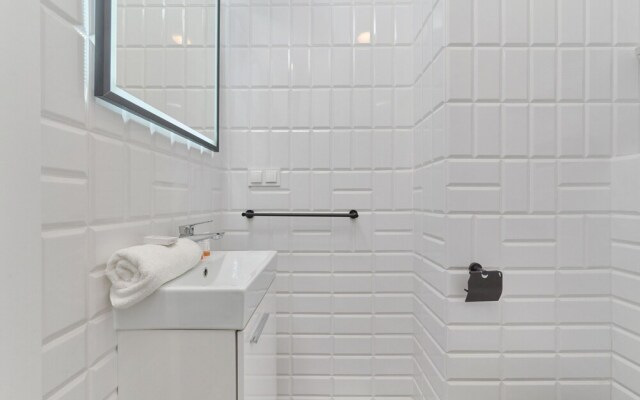 Na Grobli Studio Apartment by Renters