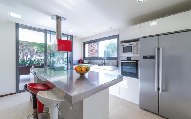 Claudia in L'Escala with 5 bedrooms and 4 bathrooms