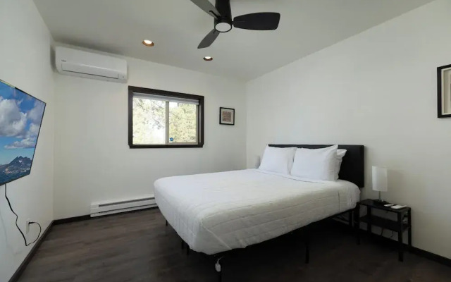 High-end Cabin 3BR 30min to Hoodoo Ski